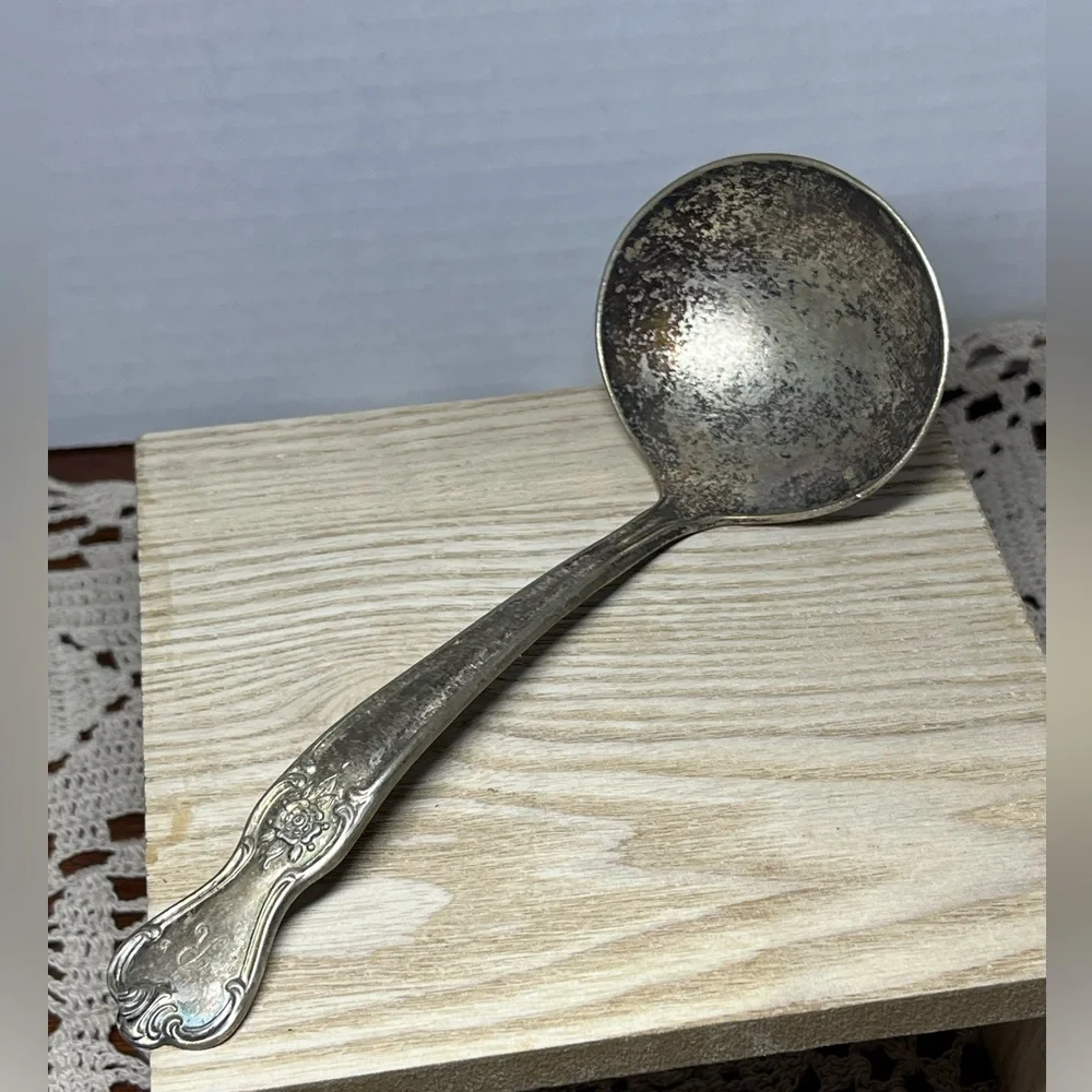 🇺🇸 Vtg Old Company Plate Silver-Plated Soup Ladle Signature Pattern Unpolished